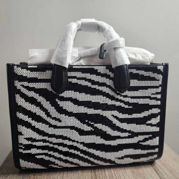 Michael Michael Kors Gigi Small East West Messenger - Blk/opticw NWT - Picture 4 of 6